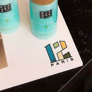 Le 12 פריז