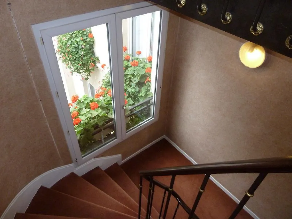 ***  Hotel Vendome Saint-Germain Paris France